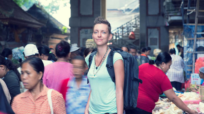 Digital nomad Conni Biesalski in Ubud Market with her Minaal Carry-on