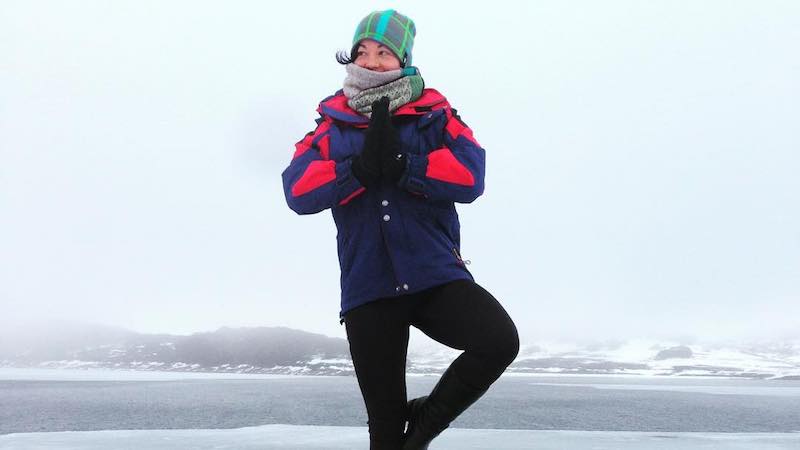 How fast do digital nomads travel - Christina Canters cold yoga