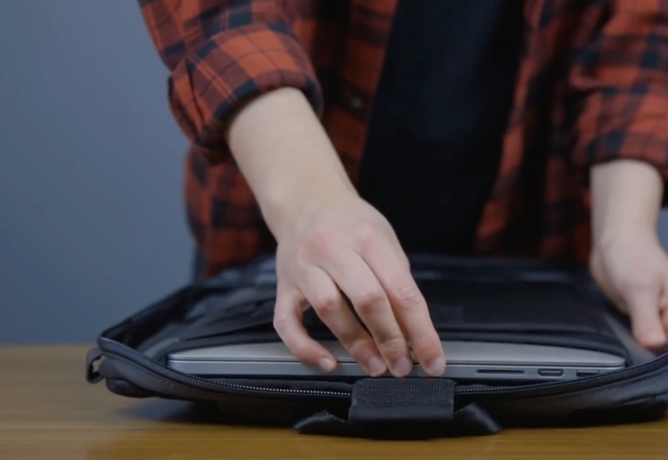 Minaal Daily lie-flat device compartment