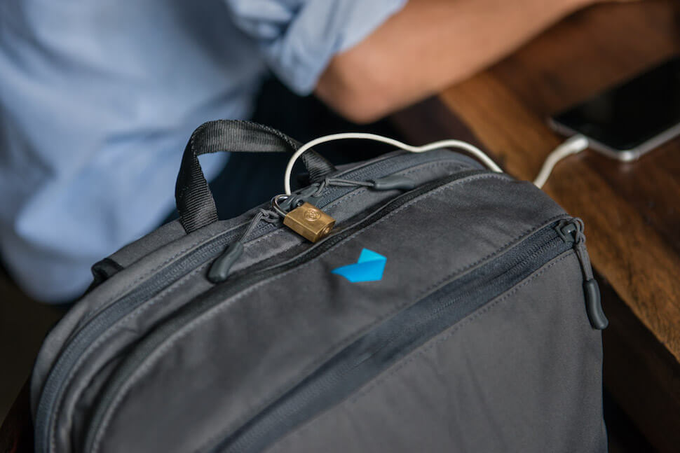 Minaal Daily charging with locking zippers