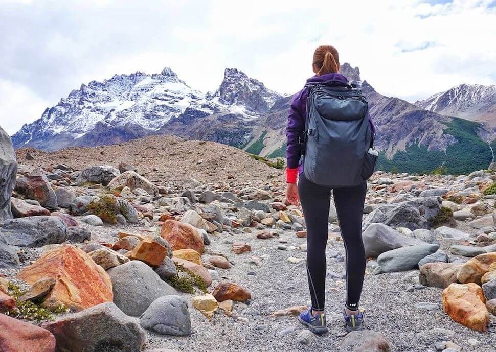 Daniela of NomadsVoyage hiking in El Chatlen Patagonia withe her Carry-on 2.0 hiking backpack.
