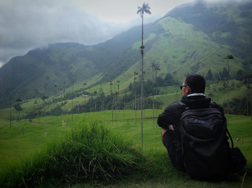 Chris hiking through the Cocora Valley in Salento, Colombia with his Carry-on 2.0.